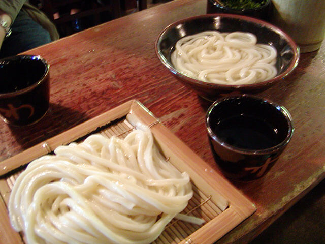 わら家のうどん。ブレた