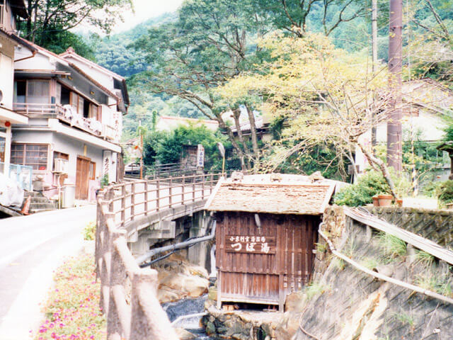 湯の峰温泉