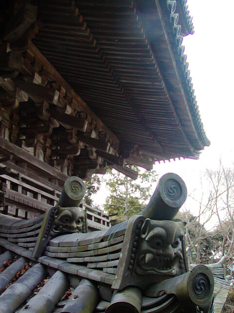 摠見寺三重の塔には可愛い鬼瓦