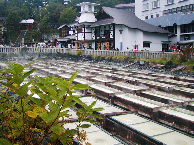 湯畑壮観 草津温泉の湯をたっぷり堪能 旅行記 旅と現代文学 湯畑壮観 草津温泉の湯をたっぷり堪能 旅行記 旅と現代文学