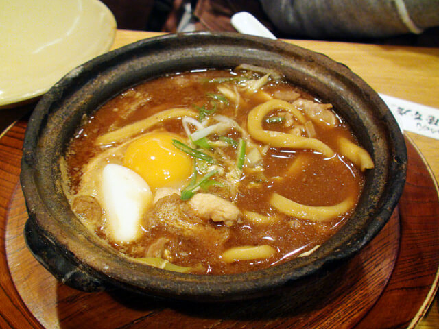 山本屋本店の味噌煮込うどん（たべかけ）